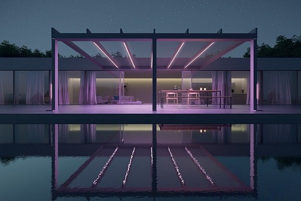 DIe Terrazza Pure bei Nacht mit violett eingestellten LEDs. Pool im Vordergrund. Sicht auf Wohnhaus. Klicken um zur Zubehör-Info zu gelangen.